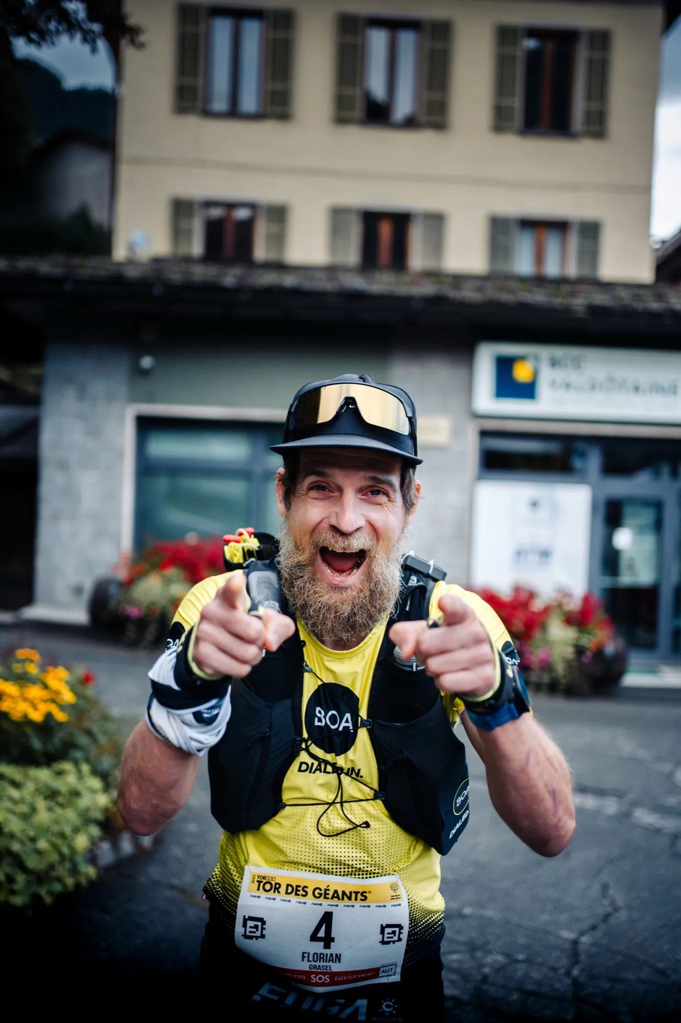 Internationales Startfeld vor dem TOR des Géants in Courmayeur