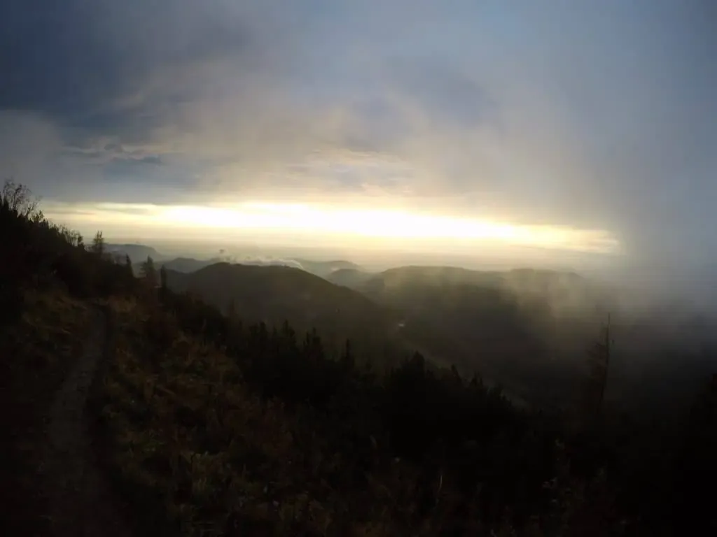Trailrunning am Schneeberg neben der Schneebergbahn – wenn sich der Nebel lichtet